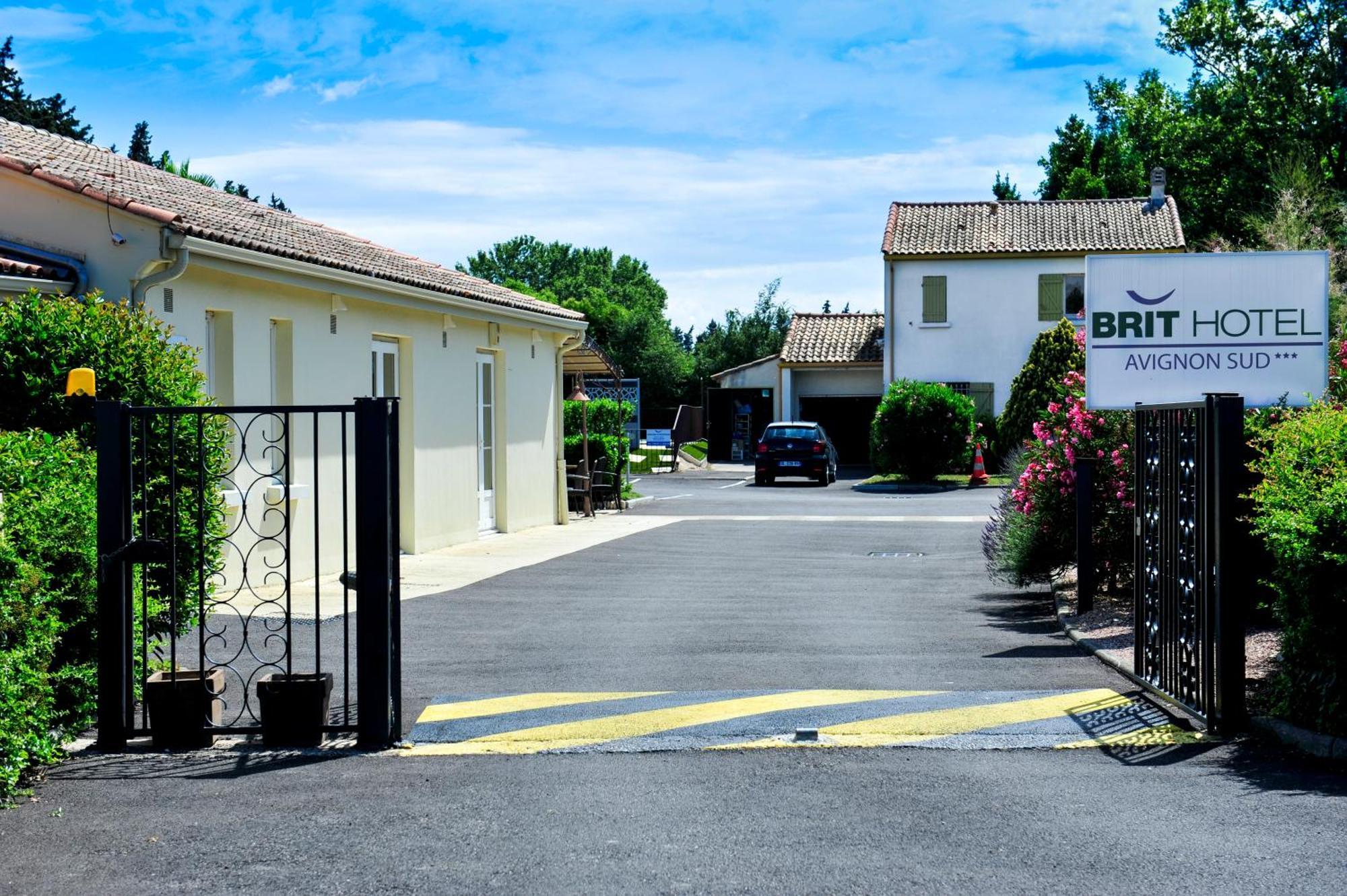 Brit Hotel Avignon Sud Le Calendal Exterior photo